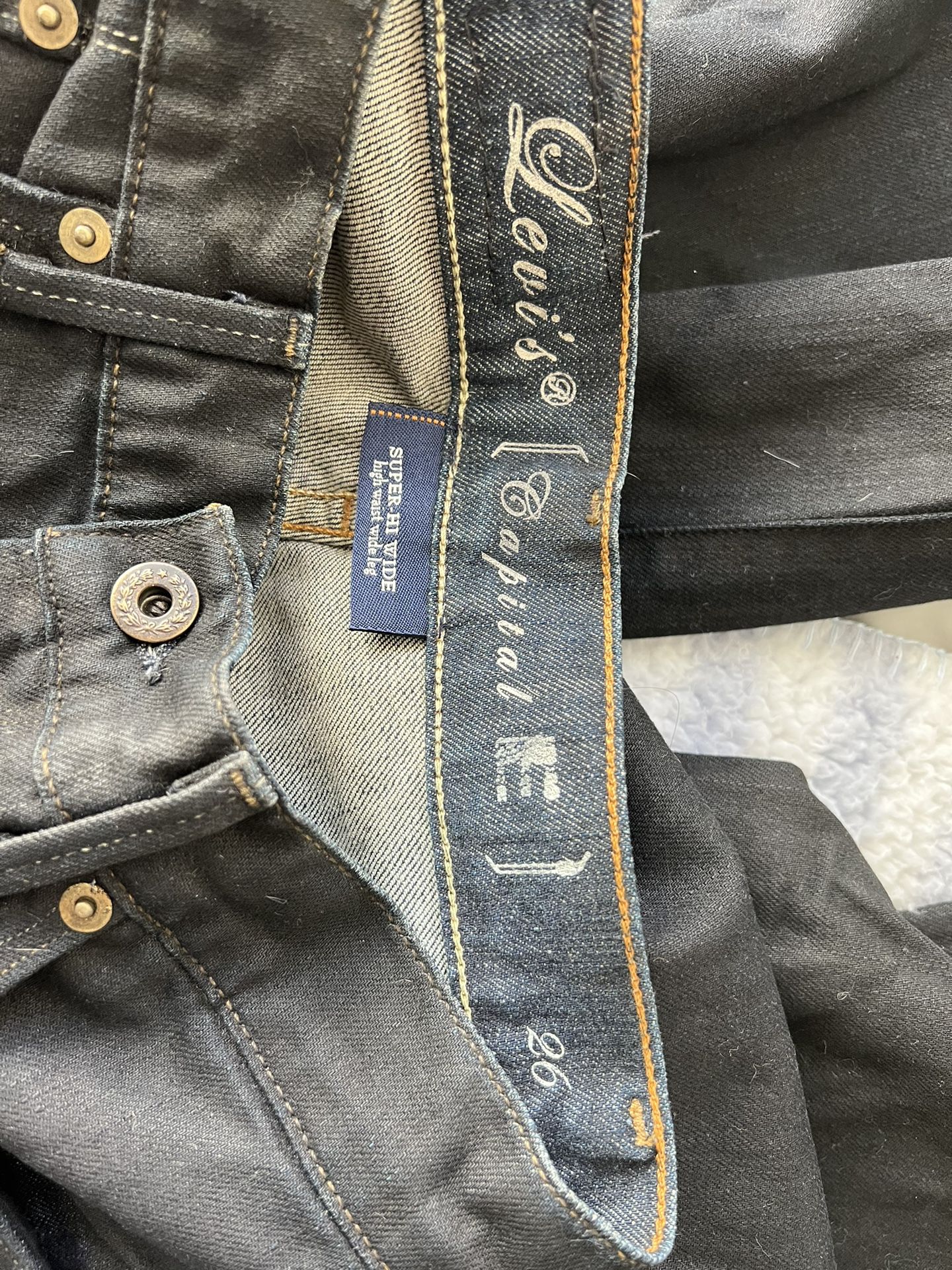 Levi's Capital High Waist Wide Leg Vintage Jeans (Size 26) for Sale in  Yorba Linda, CA - OfferUp