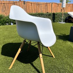 Mid Century Style Chair 
