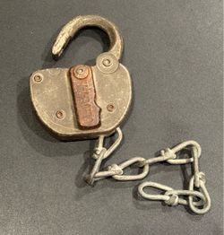 Vintage Adlake ACL-(Atlantic Coast Line) Railroad Lock. No Key! Includes full chain as shown. Spring operated dust cover.  Produced by Adams & Westlak