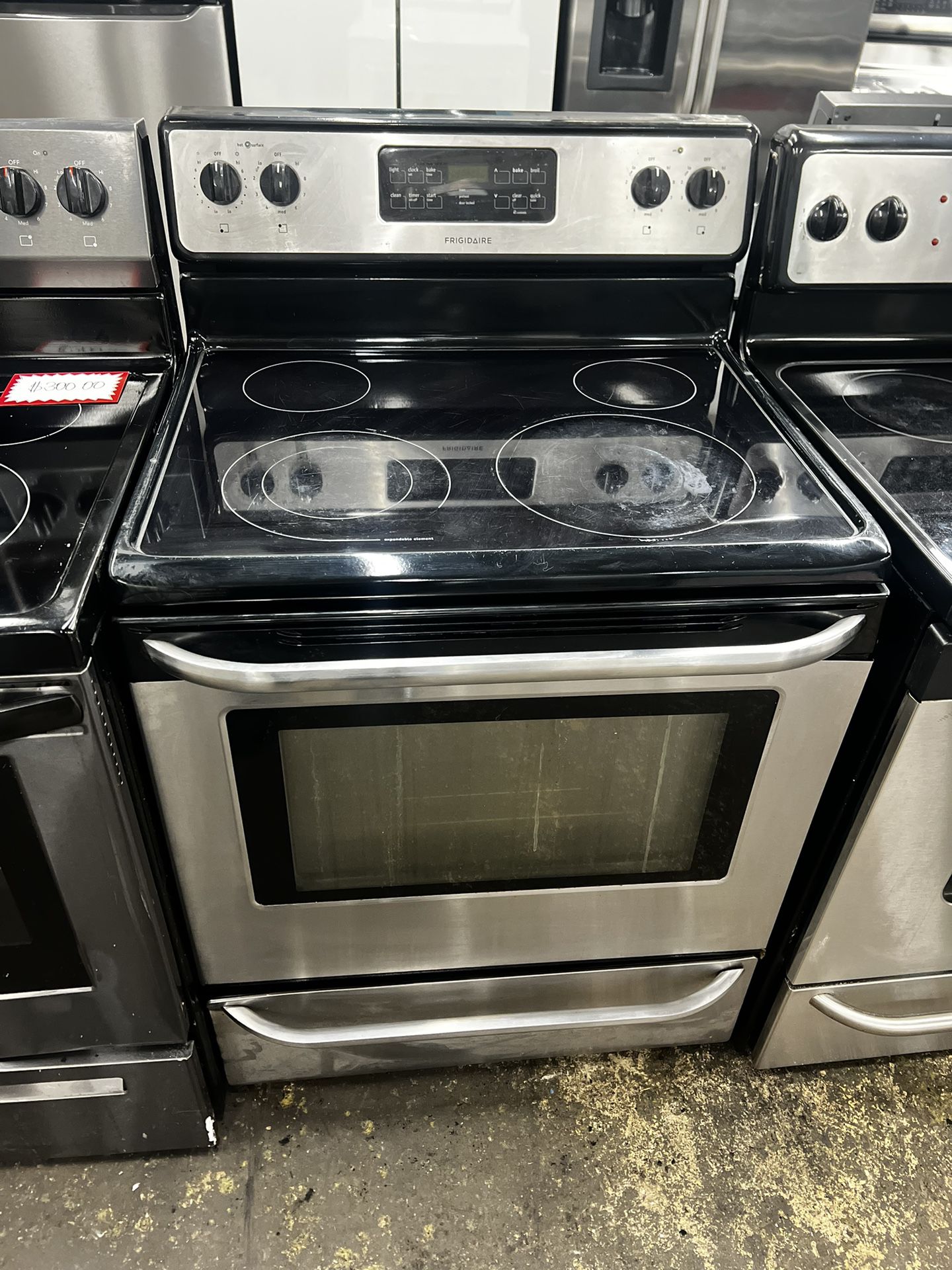 Frigidaire electric Stove FREE DELIVERY