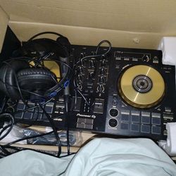 Pioneer DJ Mixer/Turntables with mic and headphones!