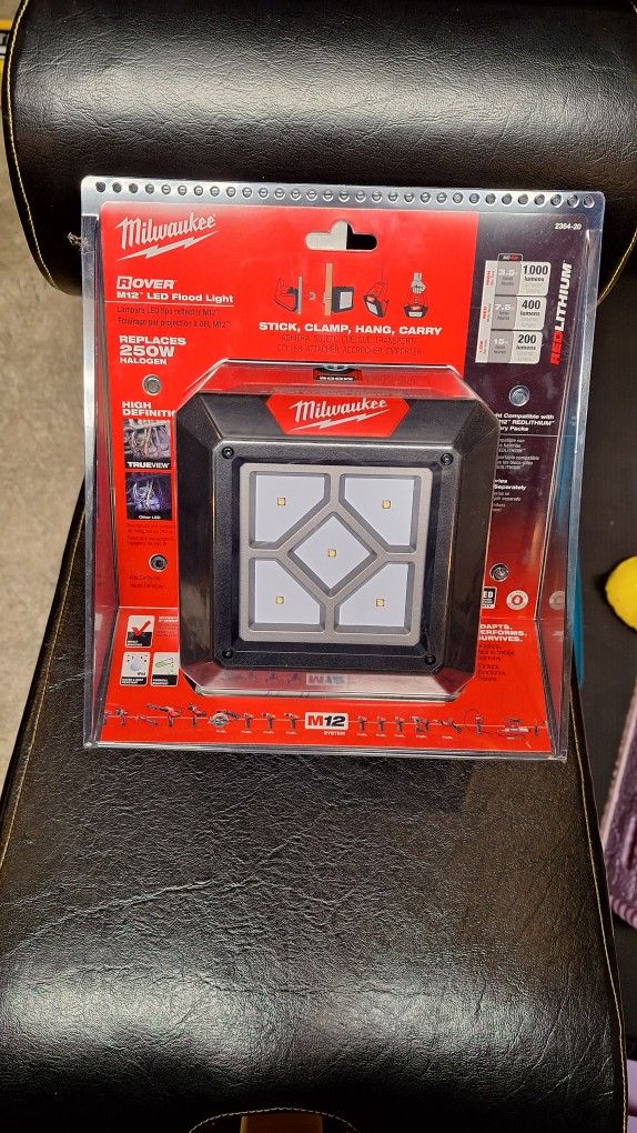 Milwaukee
M12 Flood Light (Tool-Only)