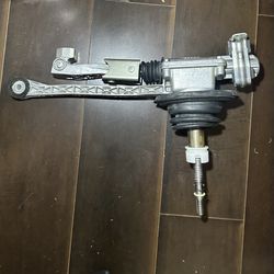 2011-2014 Mustang 6 Speed Shifter Assembly G646A S197