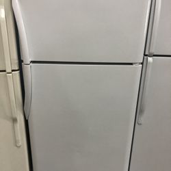 White 18 Cubic Foot Refrigerator 