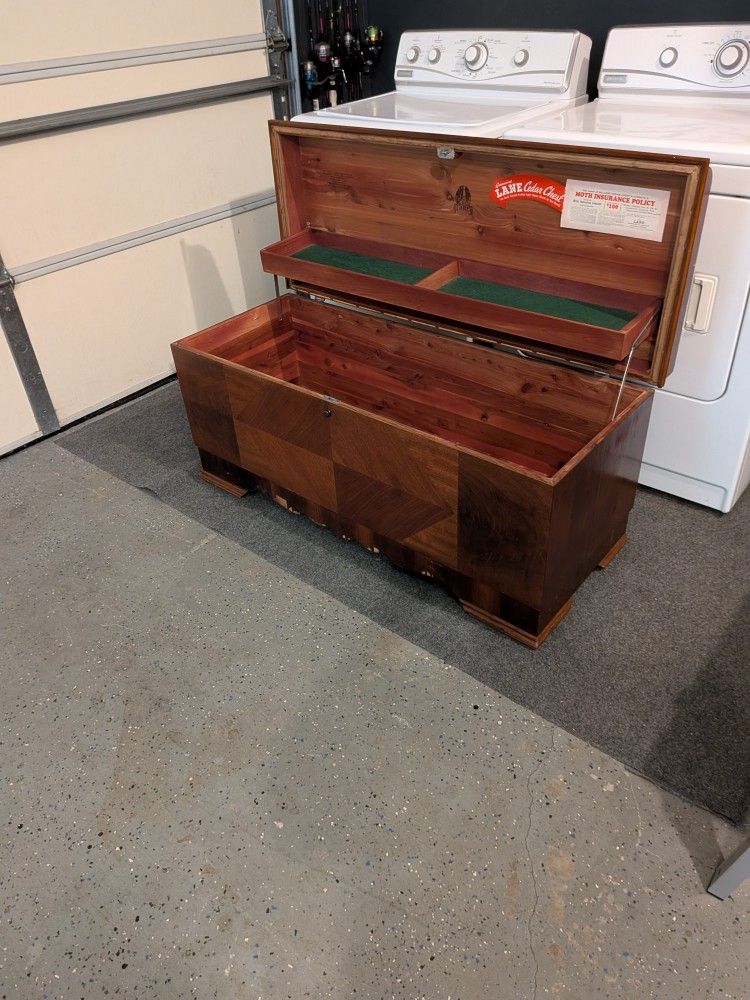 Vintage Lane Cedar Chest – Solid Wood Hope Chest – Aroma-Tight Storage