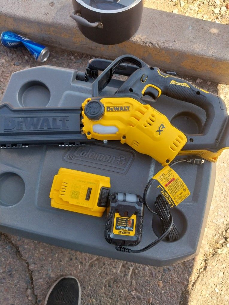 DEWALT PRUNING CHAINSAW 20V LITHIUM XR BRUSHLESS WITH BATTERY AND CHARGER