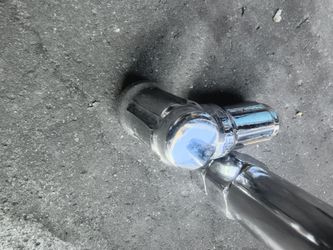 20 lug nuts and lock key