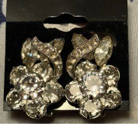 Beautiful, elegant earrings. ✨