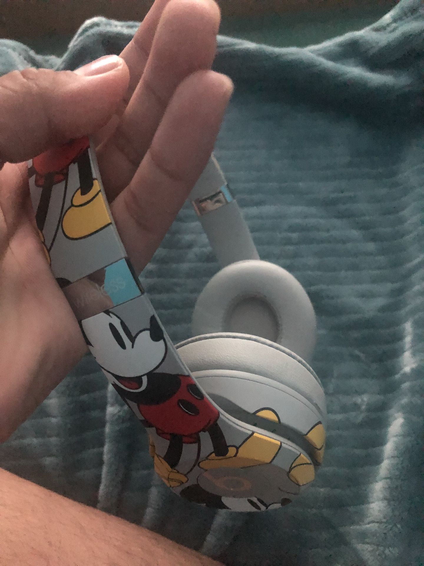 Beats solo 3( Mickey Mouse special edition)