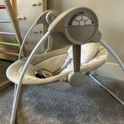 Smooth in the Light Portable Swing – Elephant & Giraffe Print