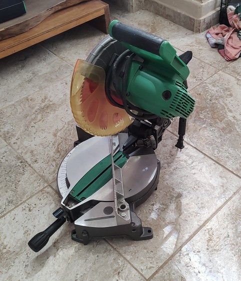 Hitachi C10FCE2 10" Chop Saw