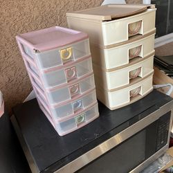 2 Of Plastic Organizer For $4. B(L12,w9,H14)S(L10,w7,,h12)