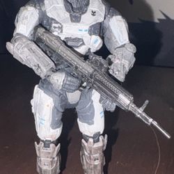 Halo Reach Spartan Mark V [B] White McFarlane act. fig. 2010 w rifle & grenade 