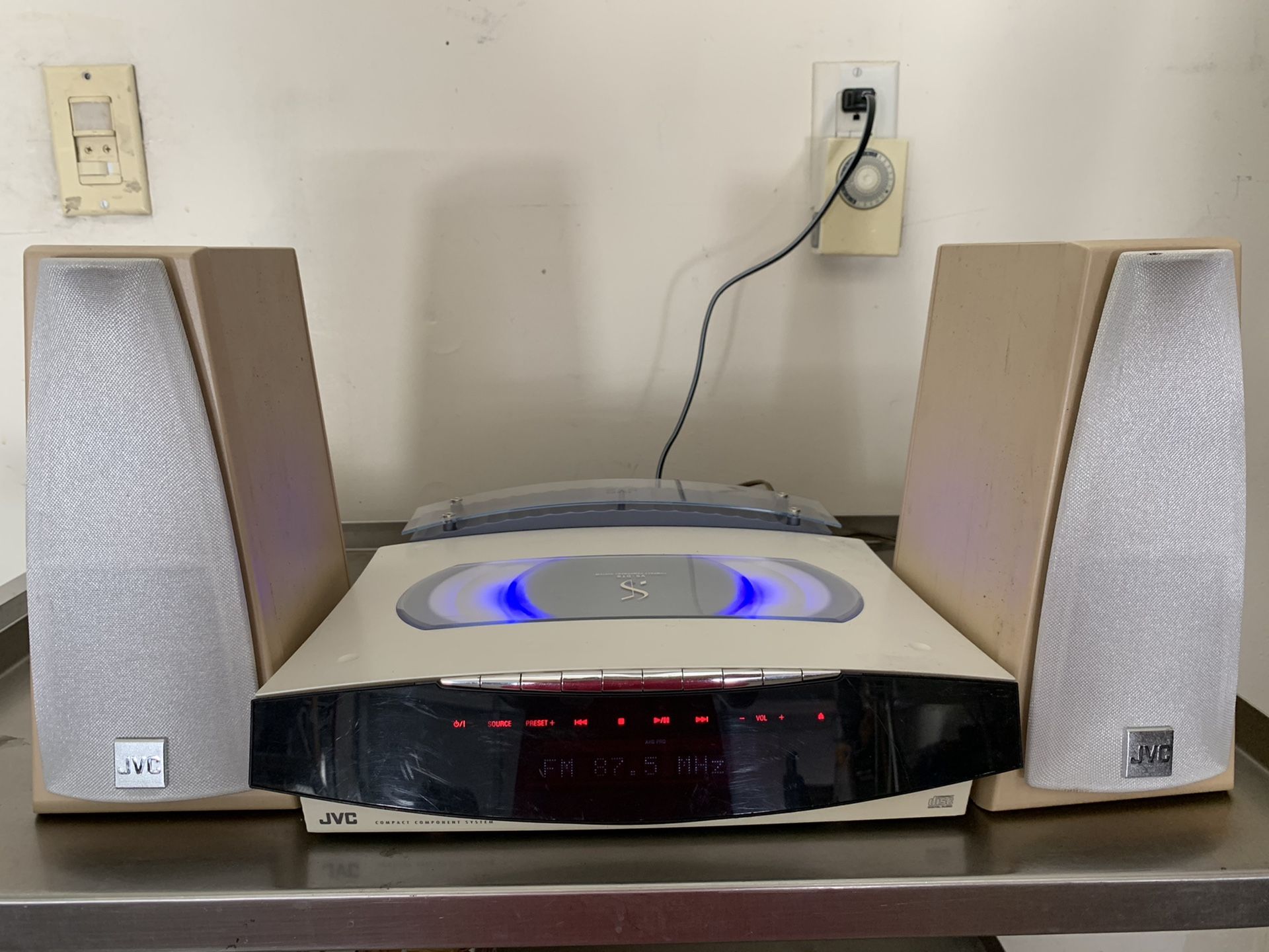 ラジオ・コンポ [JVC] COMPACT COMPONENT SYSTEM JVC FS-G5 Compact Component System 5 Disc CD AM/FM/MP3 USB/AUX