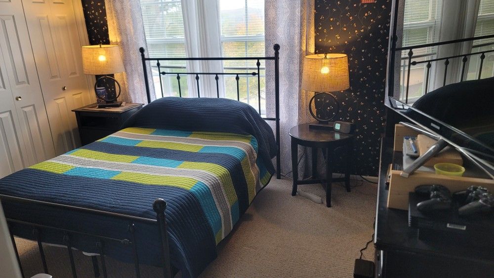 FULL SIZE BED HEADBOARD AND FOOTBOARD