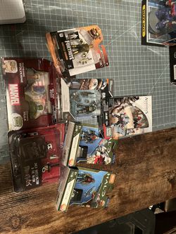 mini figures of various building block sets
