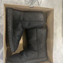 Size 9 Women’s - Classic Short Leather Black UGG Boot