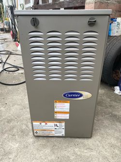 CARRIER central air furnace (like new)