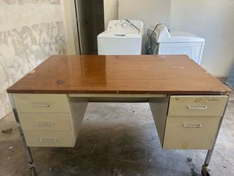 Metal workshop desk
