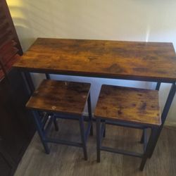 Breakfast Bar With Stools