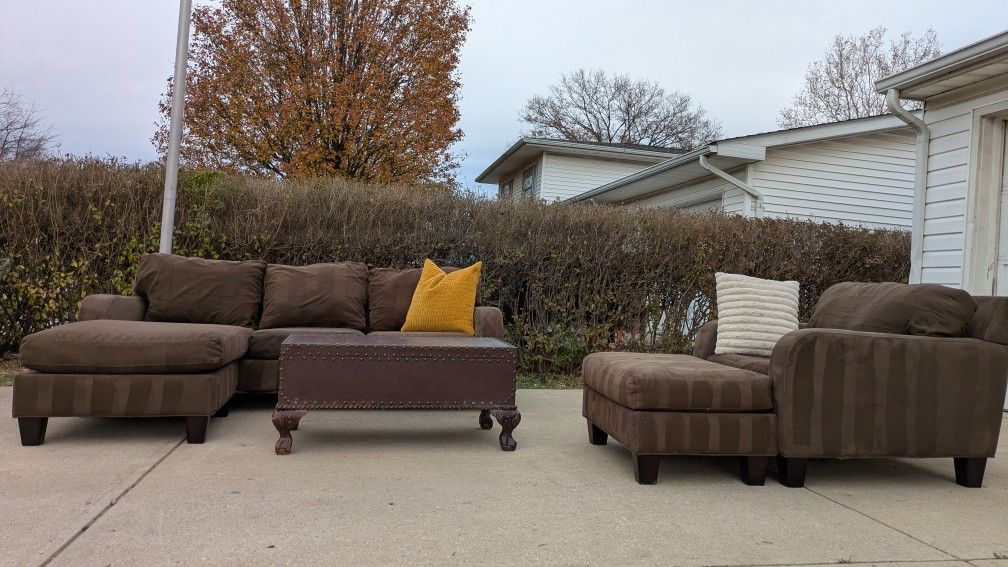 ⭐Cindy Crawford Sectional Seat And Matching Ottoman Free Delivery