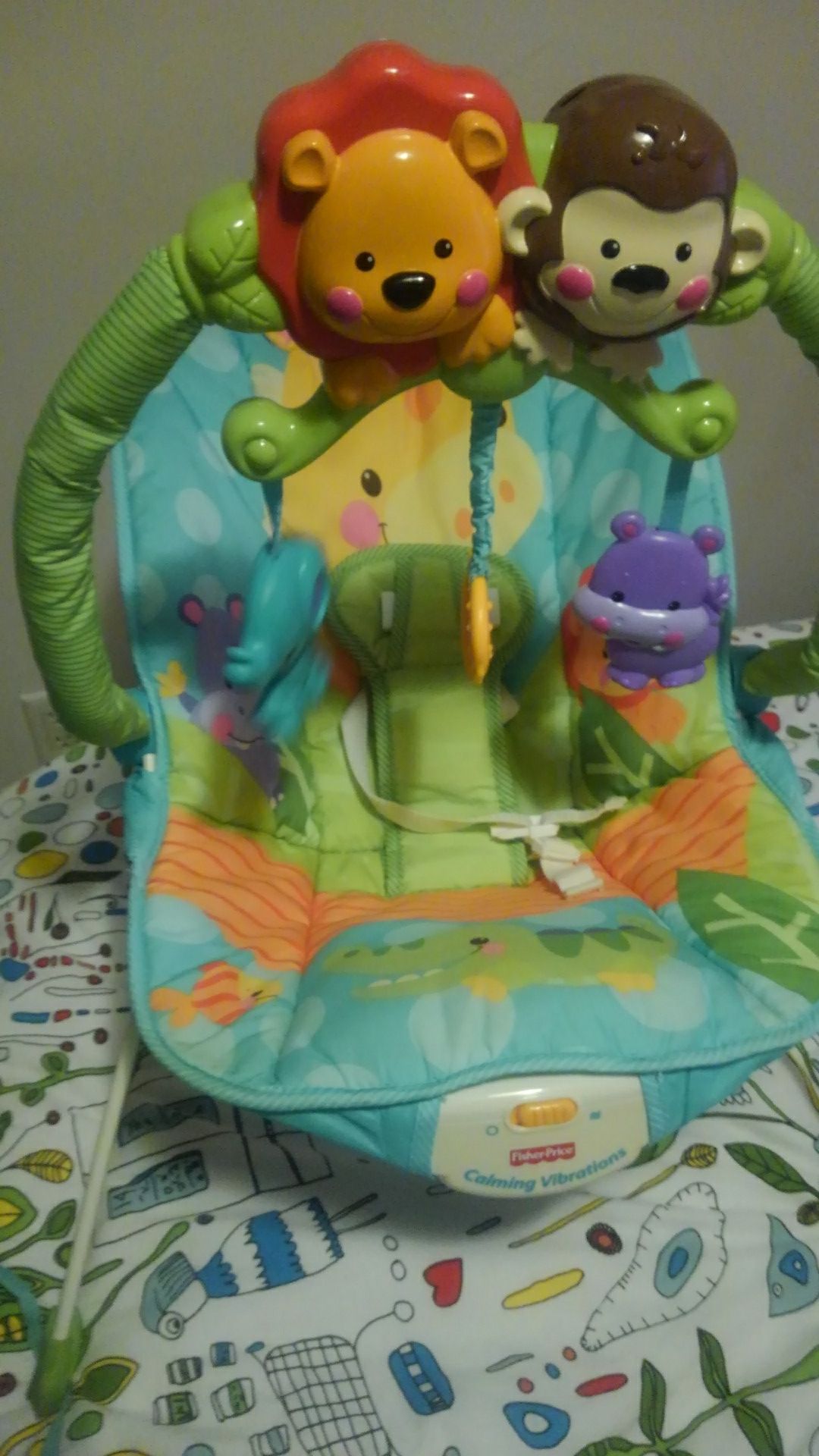 Baby calming vibrations seat and baby bathtub like new