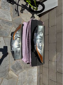 Free 2014 Toyota Highlander OEM tail lights