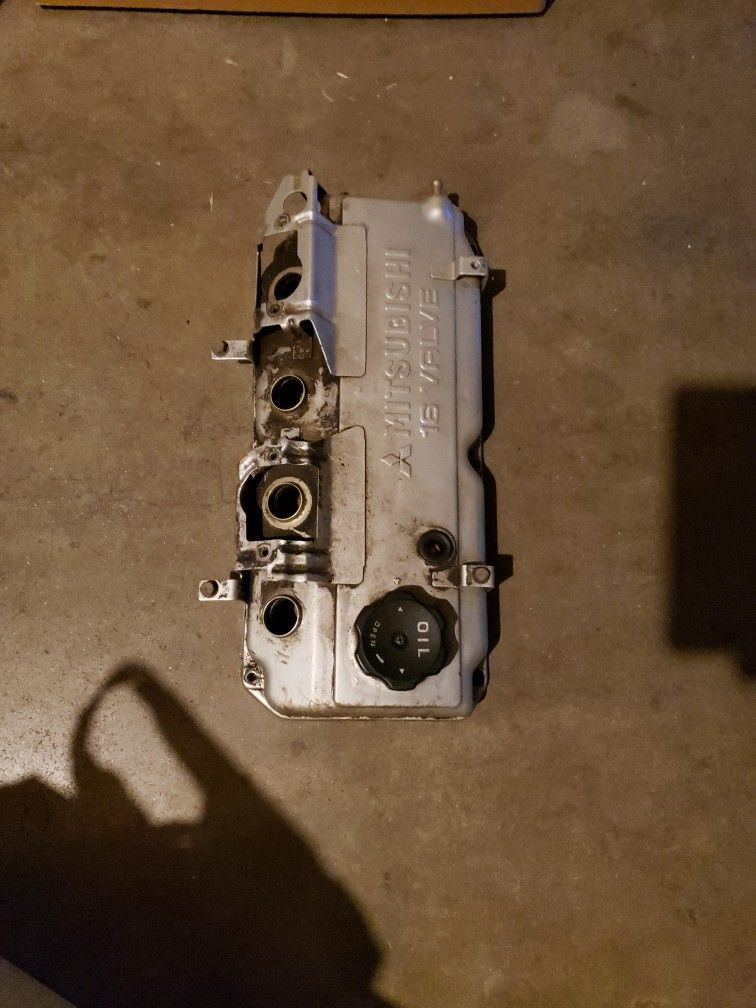 2000 Mitsubishi Mirage Valve Cover