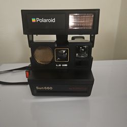 1981 Polaroid Sun660 Autofocus Camera
