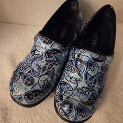 Nurses Clogs By Savvy - Size 8