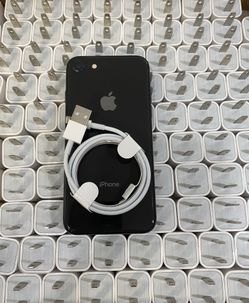 Factory unlocked apple iphone 8, store warranty