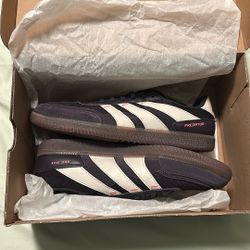 Predator Indoor Size 7.5 Men