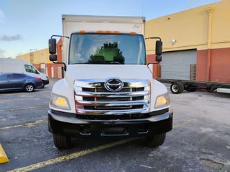 2020 HINO 268 BOX TRUCK 26' LIFTGATE