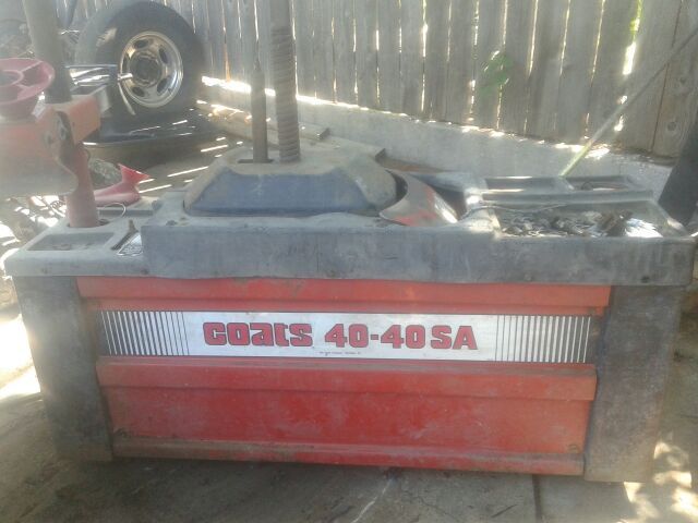 Máquina para desmontar llantas.