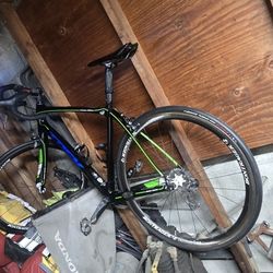 Trek Madone 6 Series All Carbon Fiber 