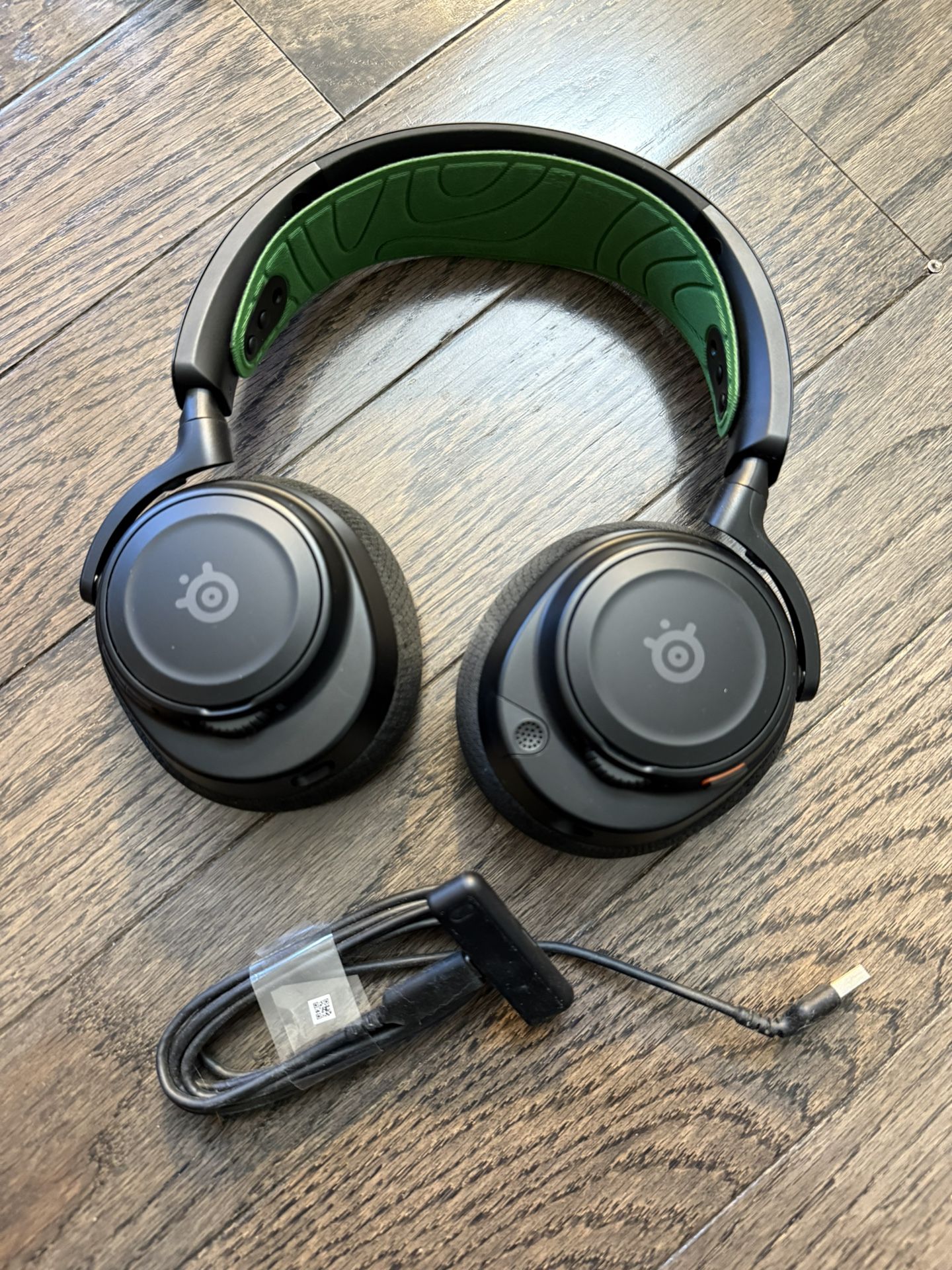 SteelSeries Arctis Nova Pro Wireless 