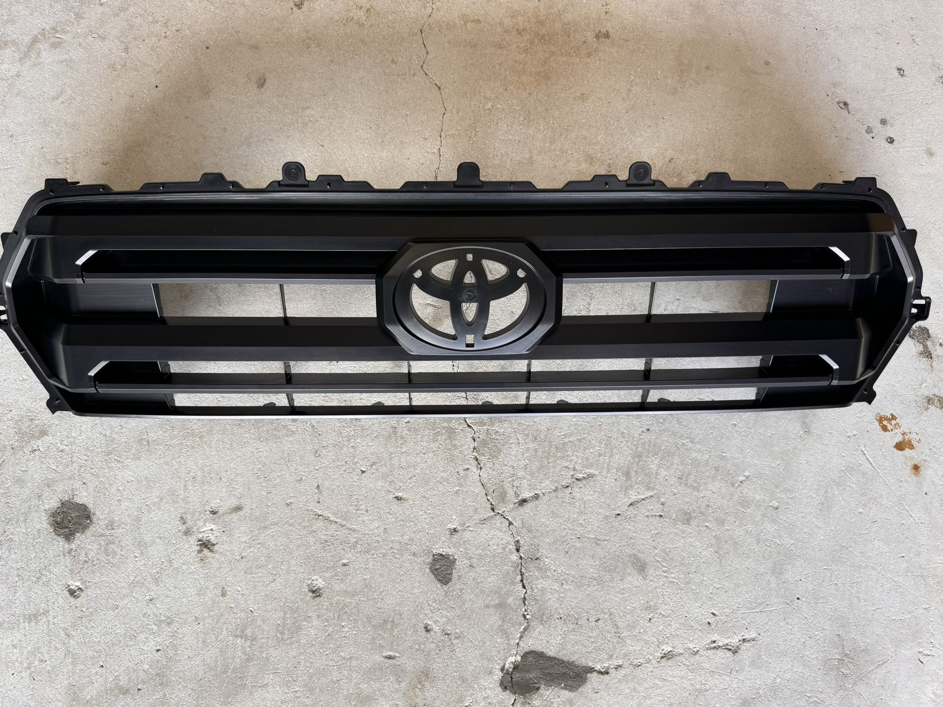 2024 Toyota Tacoma SR/SR5 Grille