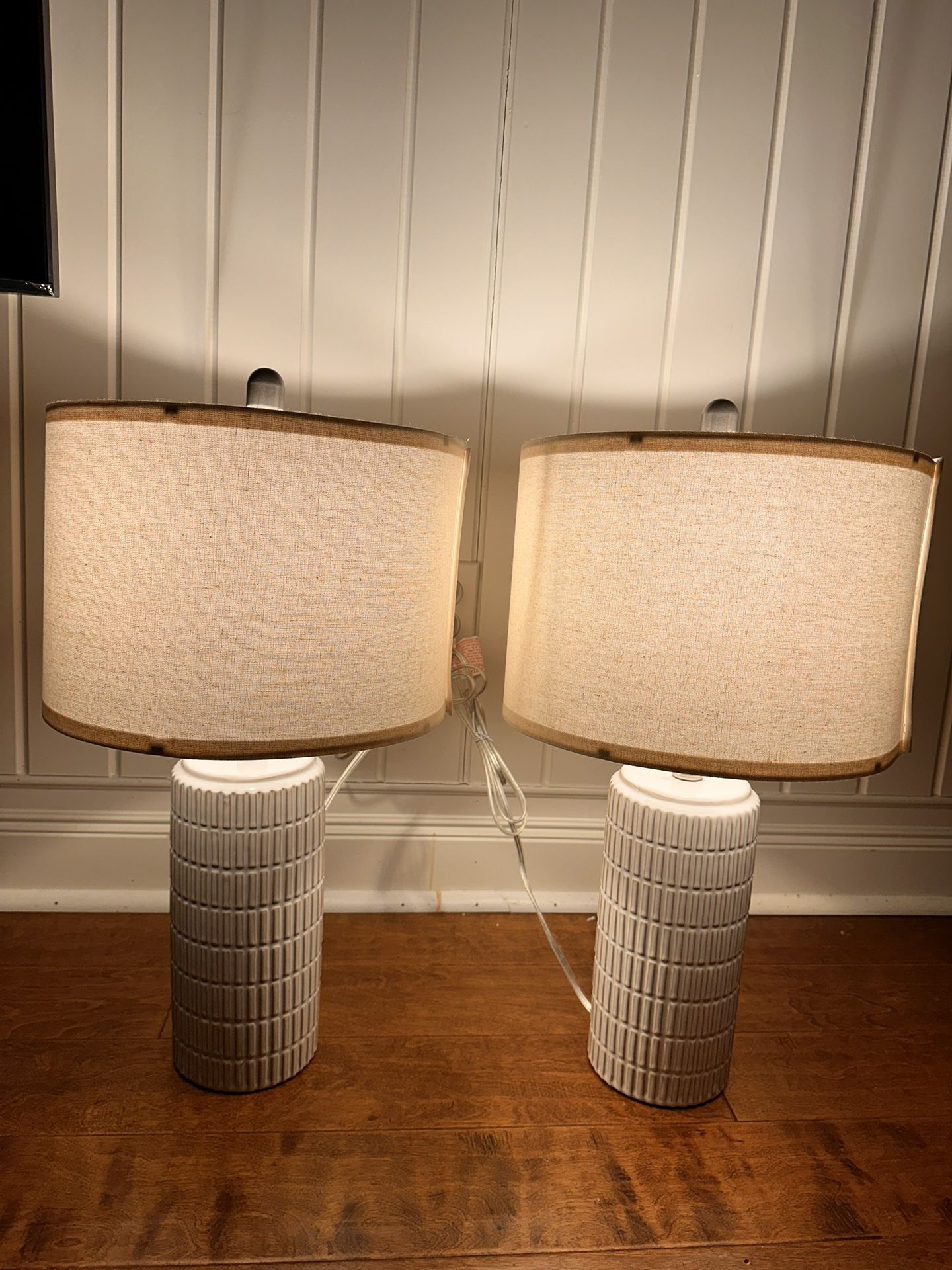 23" Modern Ceramic Table Lamp Set of 2 for Living Room White Desk Lamps for Bedroom Farmhouse Bedside Nightstand Bedside Lamp End Table Lamps Beige