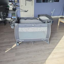 Graco Pack n Play with Bassinet and Changing Station