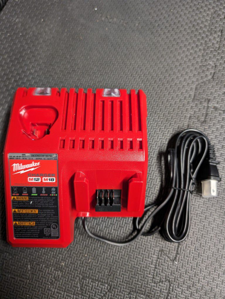 Milwaukee M12 / M18 Combo Charger