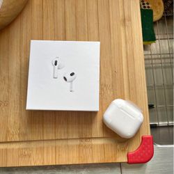 Αpplе Αirpоds 3rd Generation Wireless Bluetooth Headsets Earbuds Charging Box US