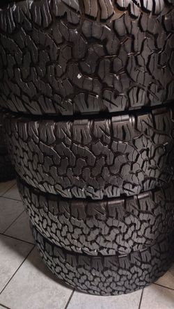 Tengo cuatro llantas seminuevas todo terreno bfgoodrich all Terrain ko2 LT 315/70/r/17