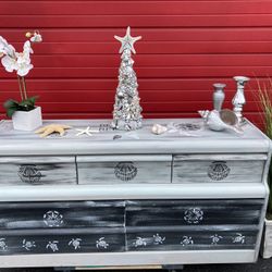 🎄Reduced !!pretty Large Dresser In Grey