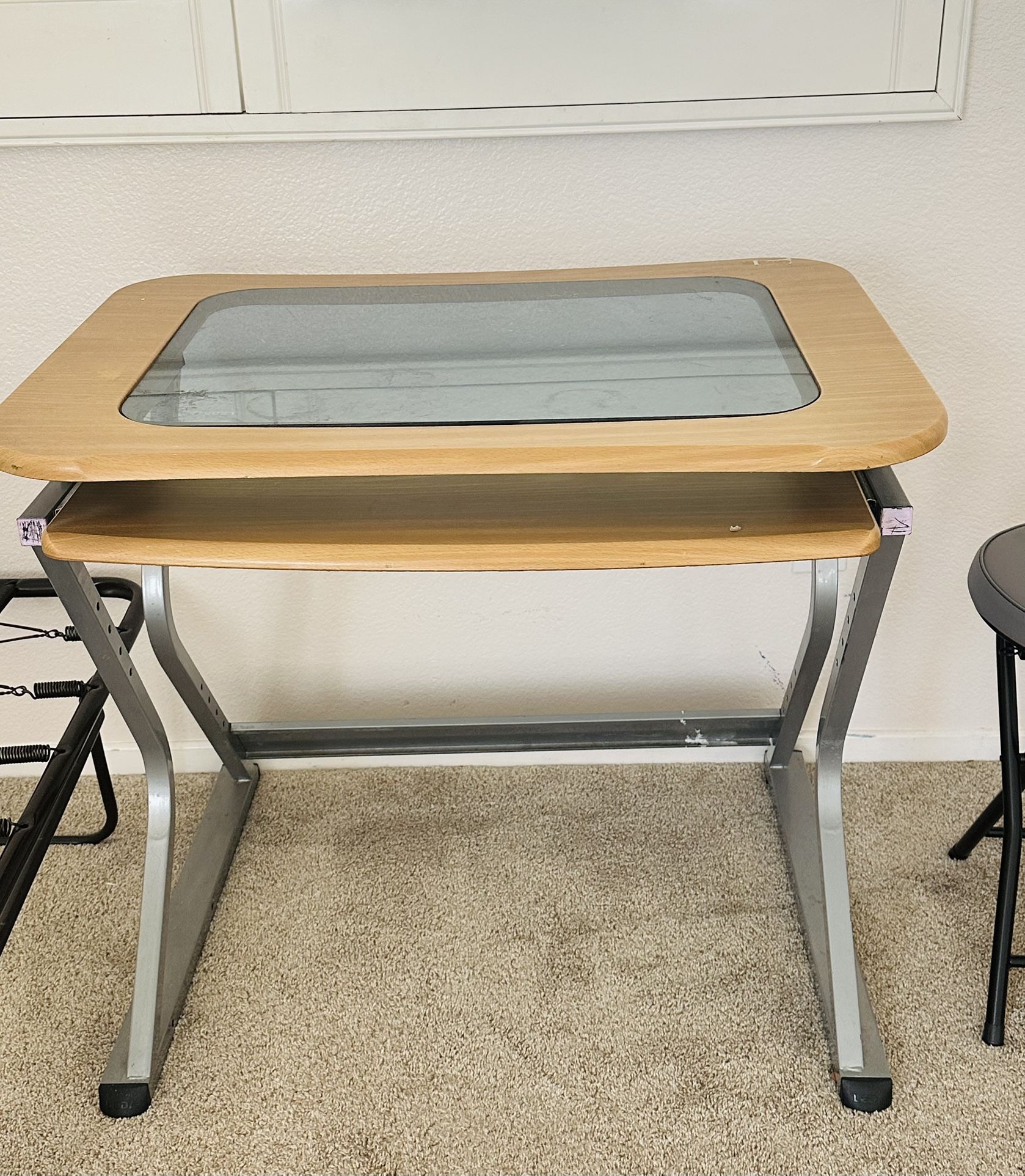 Wooden Desk With Metal Leg