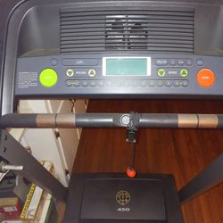 Gold's Gym Treadmill 450