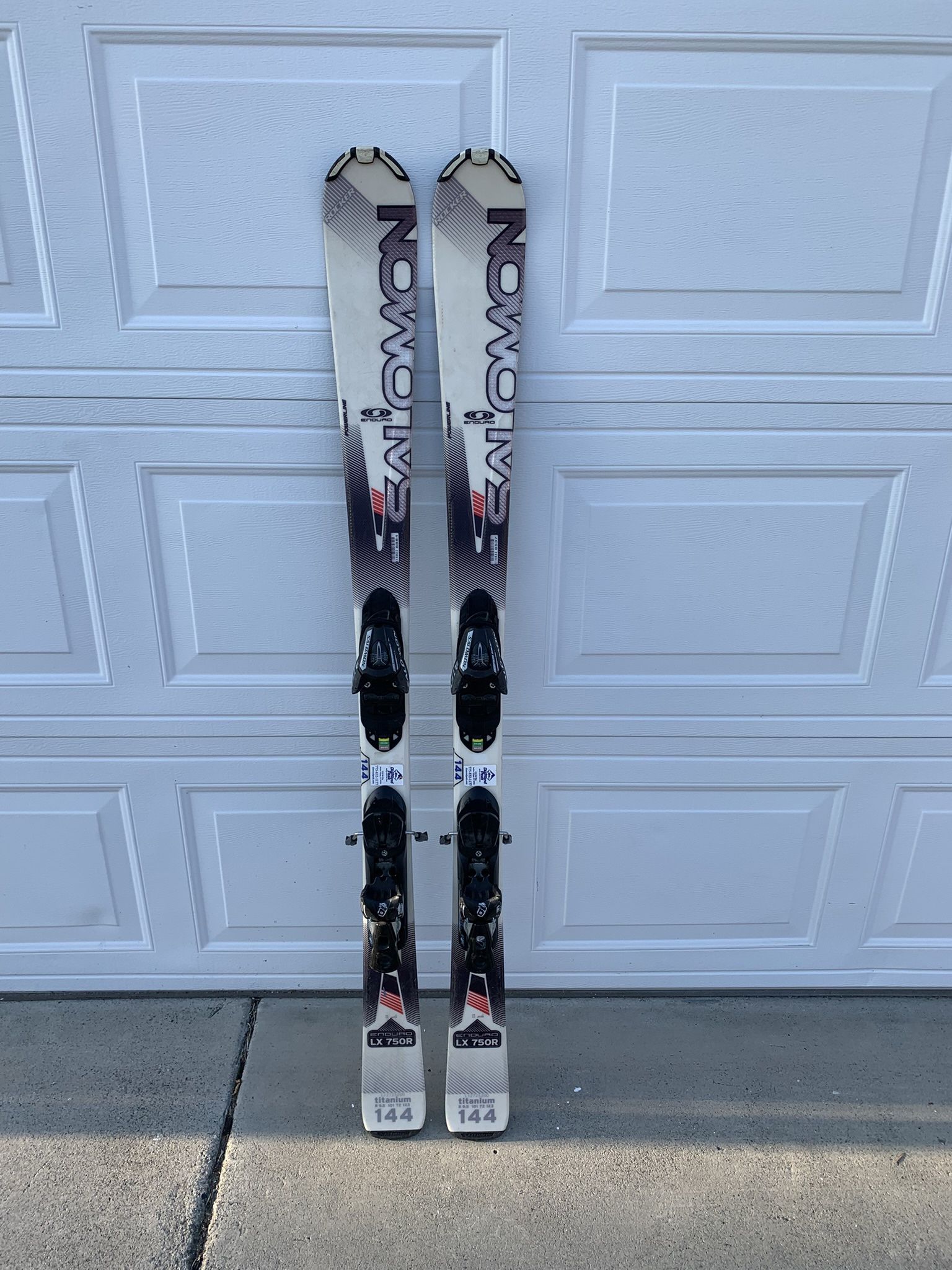 Salomon Skis Endura LX750 144cm with Salomon L10 bindings
