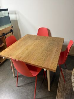 Cute table and chairs