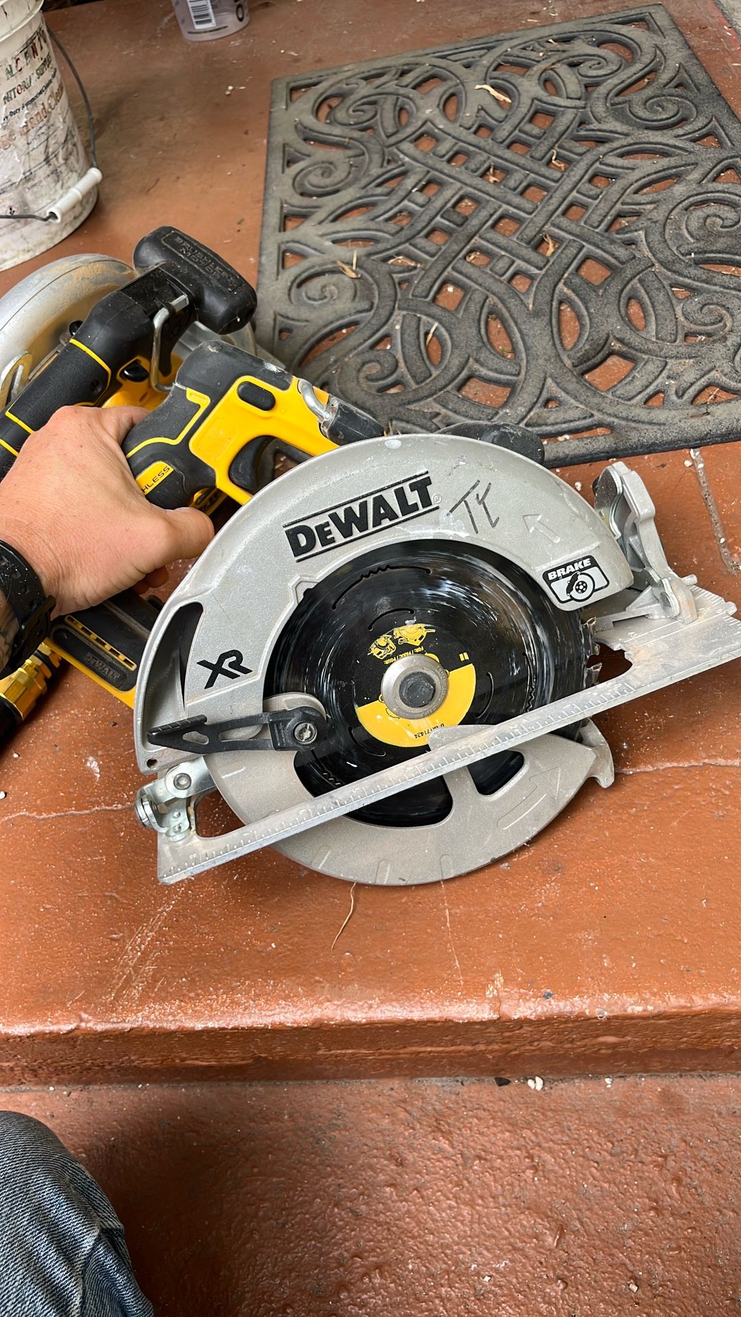 Dewalt 7&1/4 Circular Left hand Saw And Battery