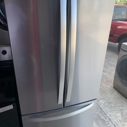 Whirlpool Refrigerator 29”