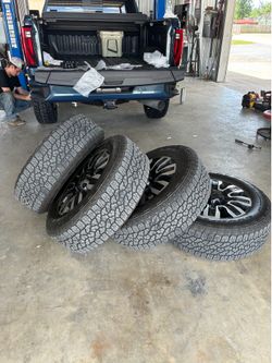 Wheels,Tires, Center Caps,Lug nuts,and TPMS sensors